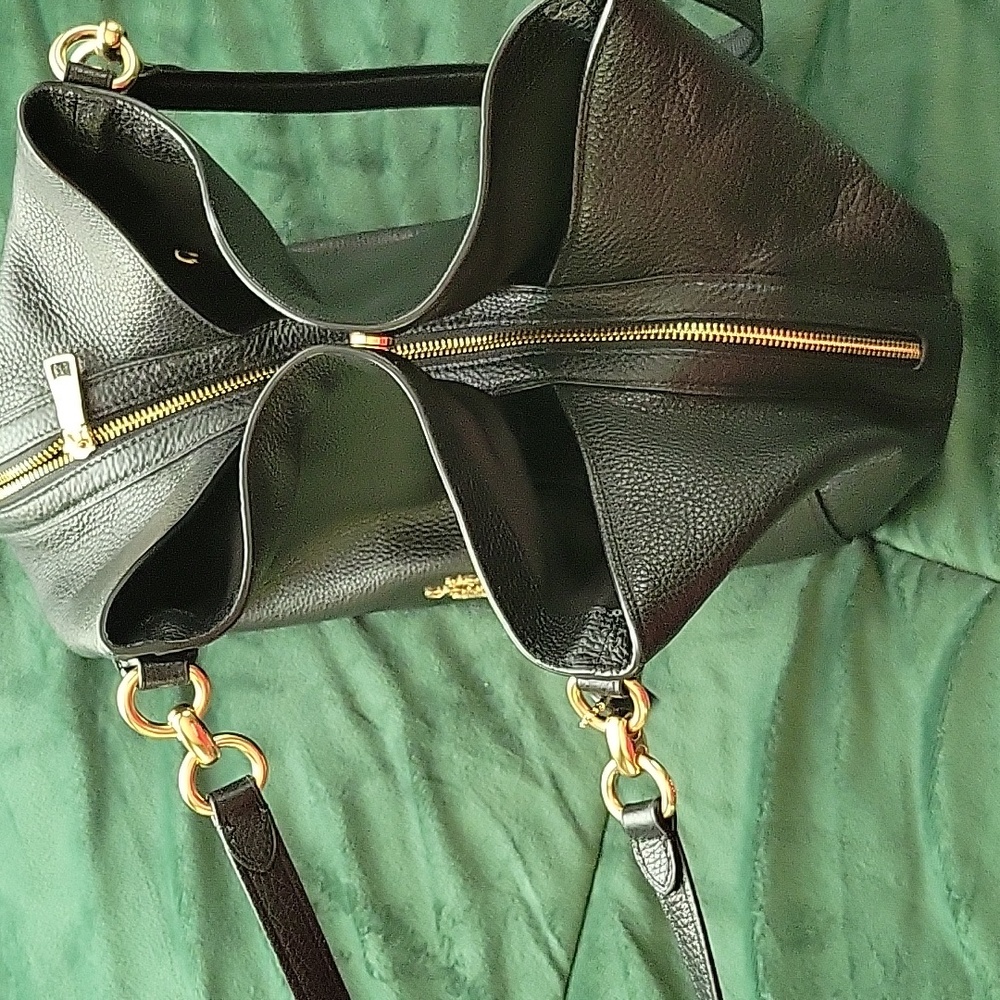 Coach Black Leather Women's Bag - Picture 3 of 6